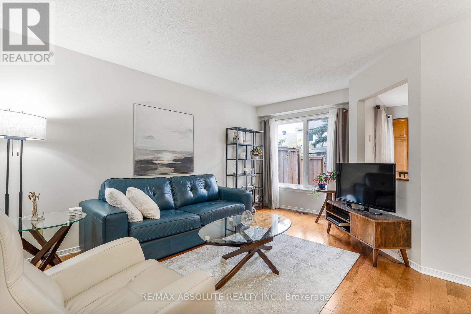 11 Foxden Place, Ottawa, Ontario  K1G 6A5 - Photo 7 - X12579610