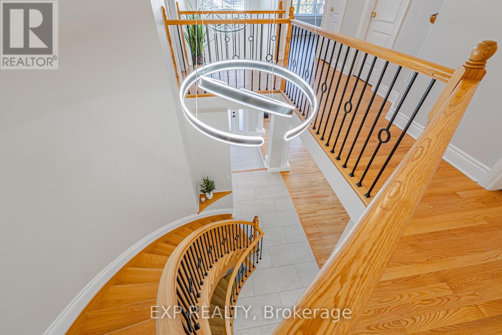 11 Wellsmere Court, Ottawa, Ontario  K2E 8C2 - Photo 4 - X12579676