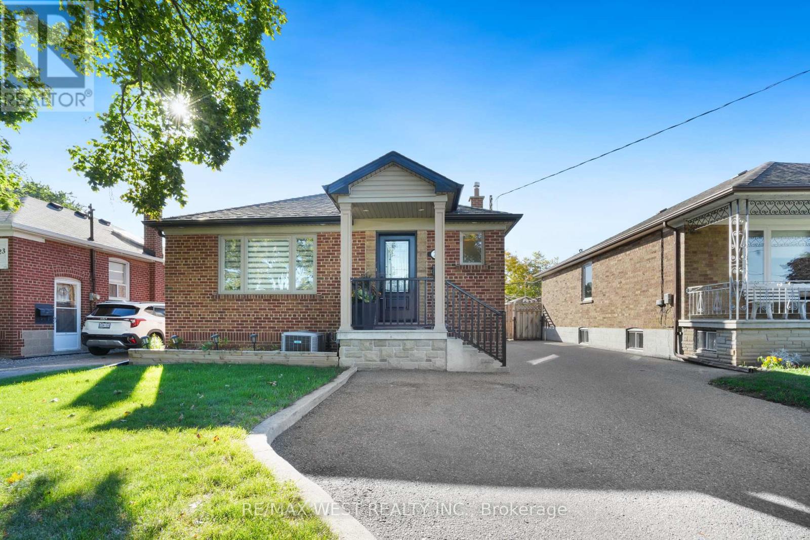 25 Silvercrest Avenue, Toronto, Ontario  M8W 2S3 - Photo 33 - W12462471