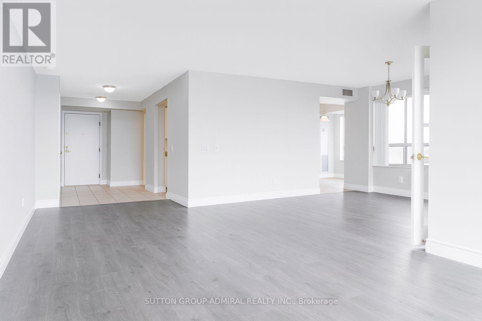 1525 - 25 Kingsbridge Garden Circle, Mississauga, Ontario  L5R 4B1 - Photo 4 - W12579464