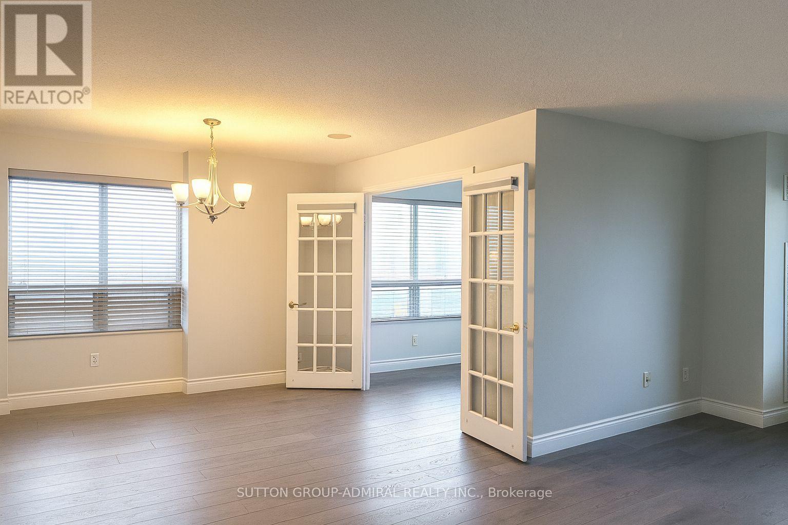 1525 - 25 Kingsbridge Garden Circle, Mississauga, Ontario  L5R 4B1 - Photo 5 - W12579464