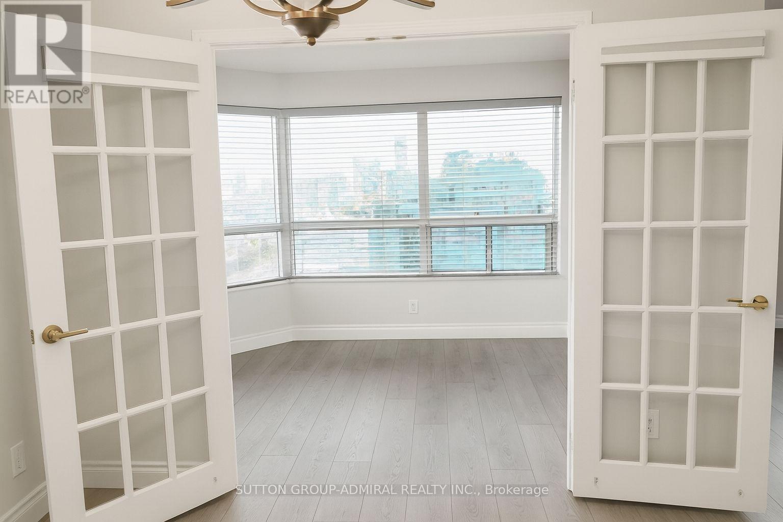 1525 - 25 Kingsbridge Garden Circle, Mississauga, Ontario  L5R 4B1 - Photo 6 - W12579464