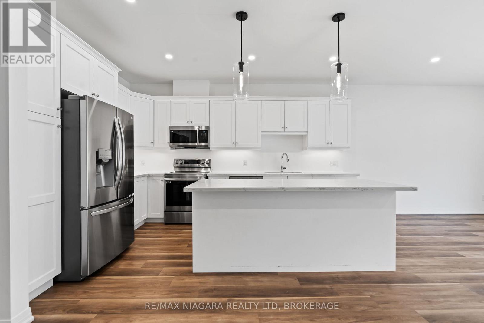 11 - 300 Richmond Street, Thorold (Confederation Heights), Ontario  L2V 0L6 - Photo 10 - X12579606