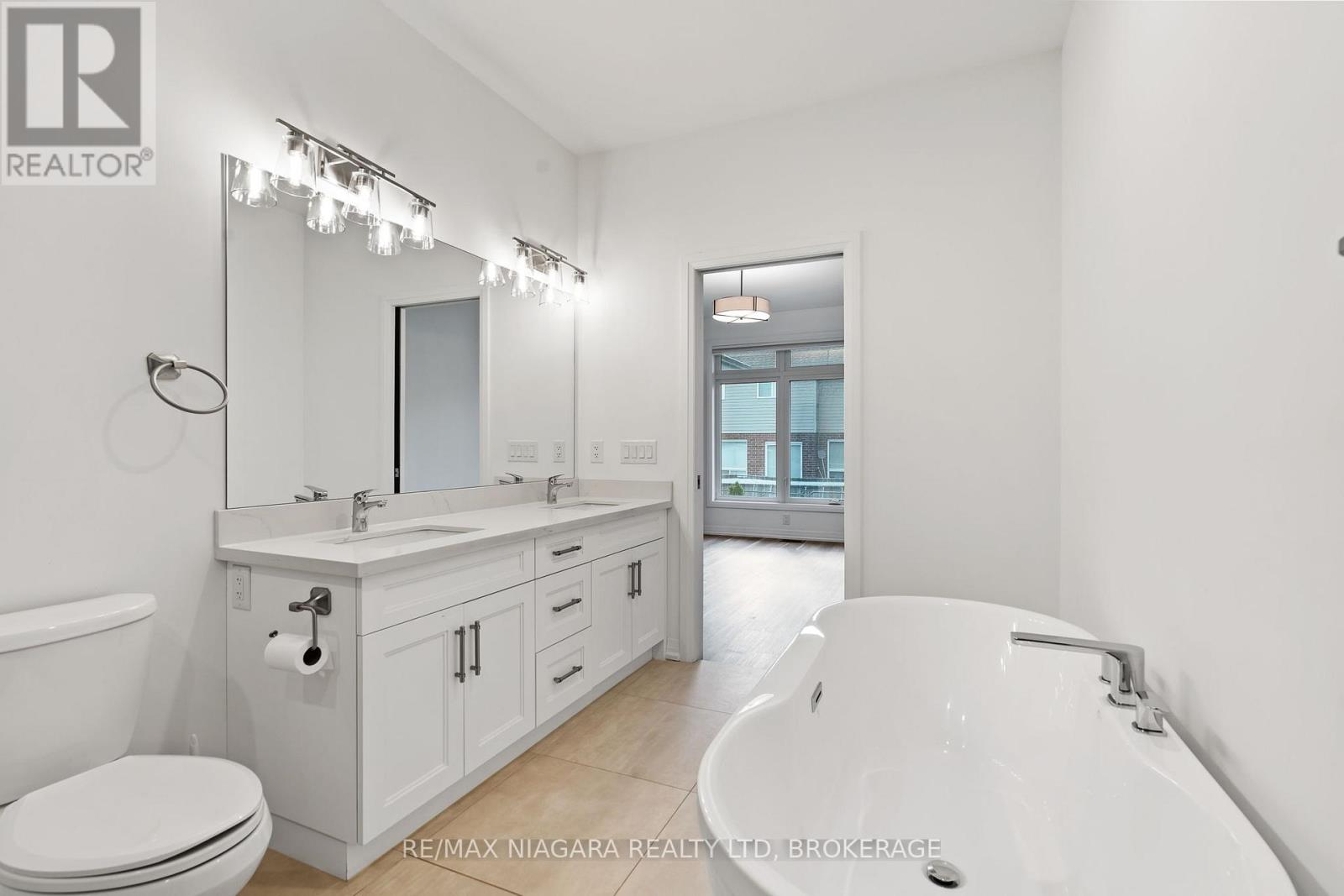 11 - 300 Richmond Street, Thorold (Confederation Heights), Ontario  L2V 0L6 - Photo 17 - X12579606