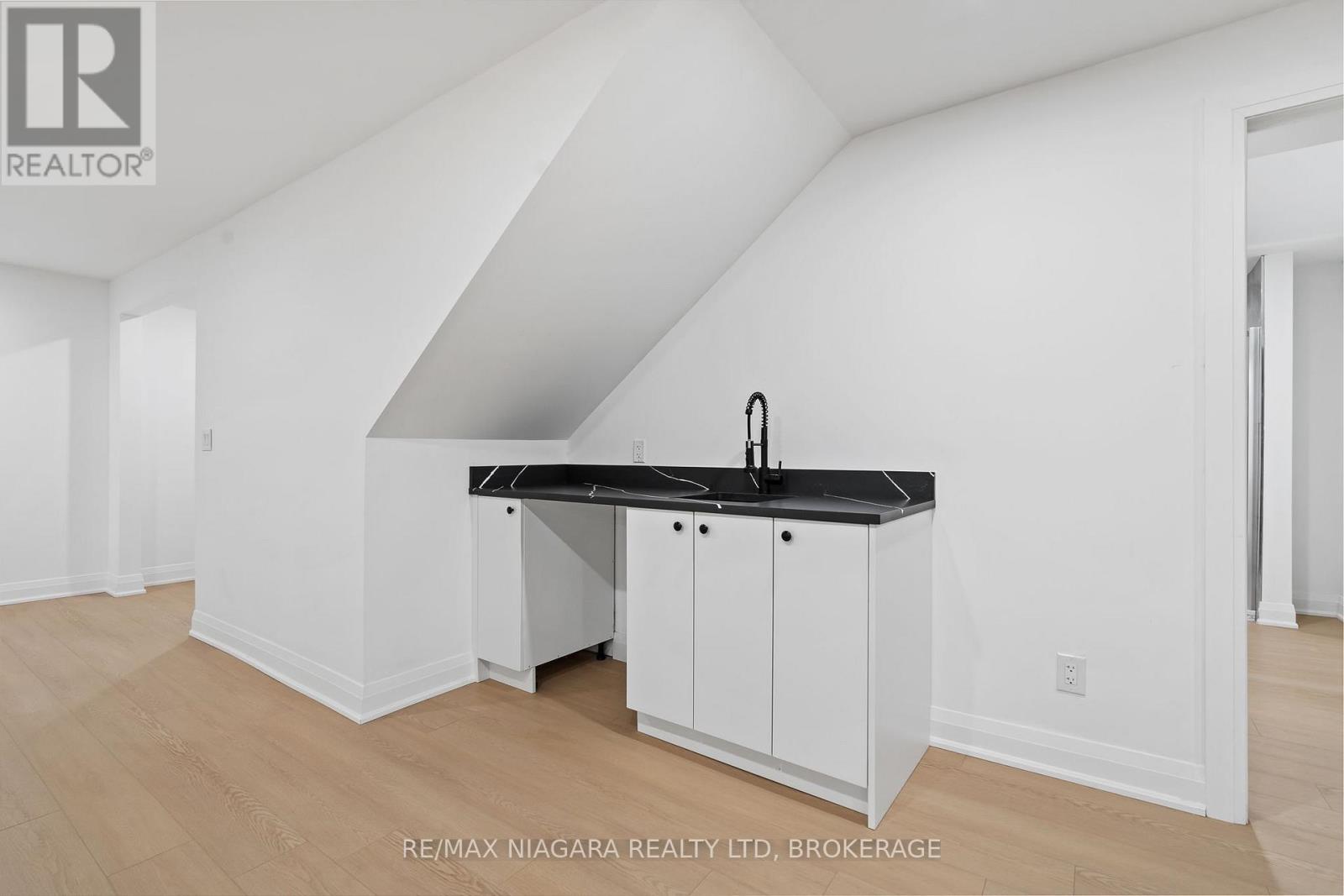 11 - 300 Richmond Street, Thorold (Confederation Heights), Ontario  L2V 0L6 - Photo 23 - X12579606