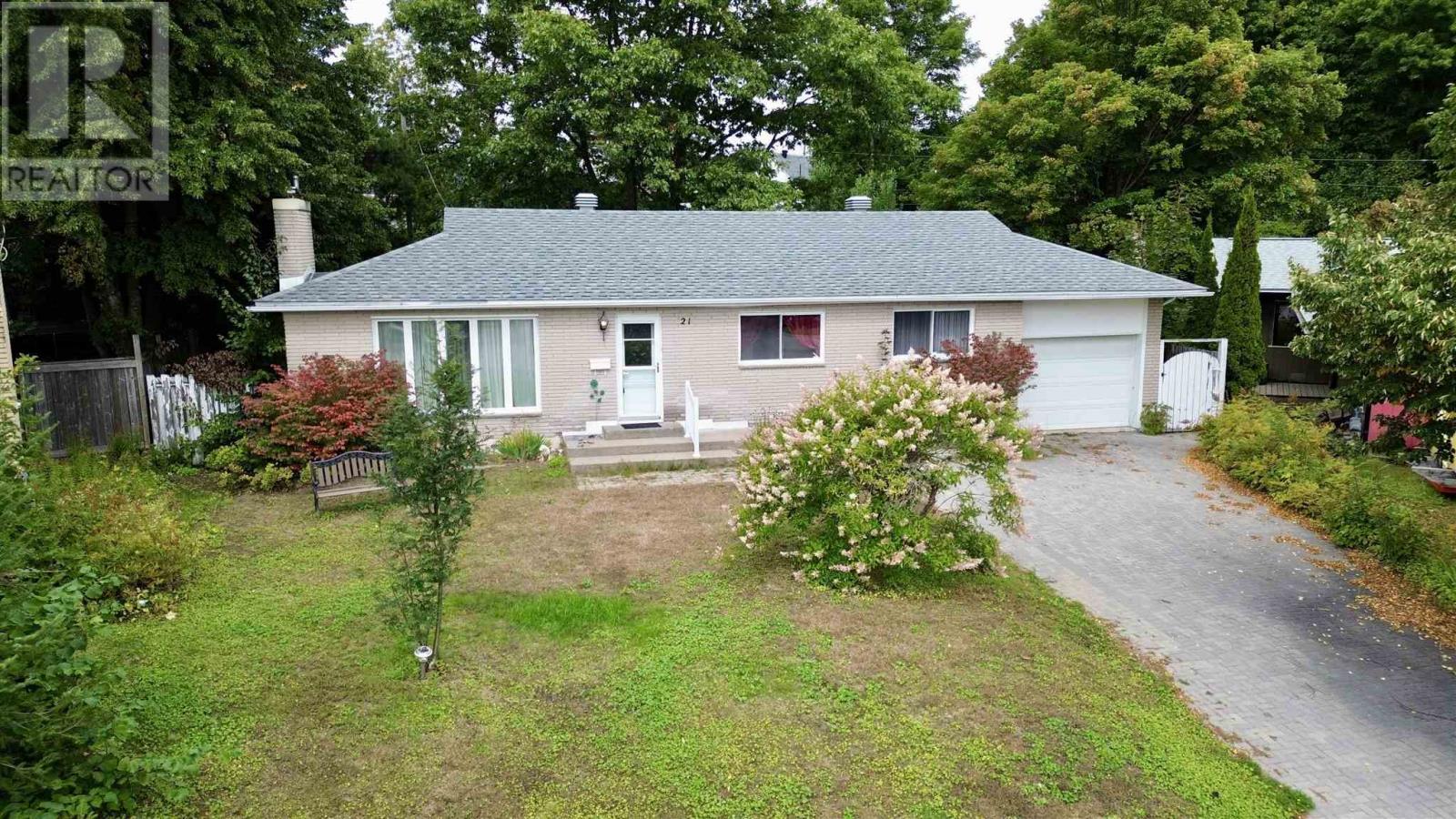 21 Bracken Pl, Elliot Lake, Ontario P5A 1L5 - Photo 1 - SM253221