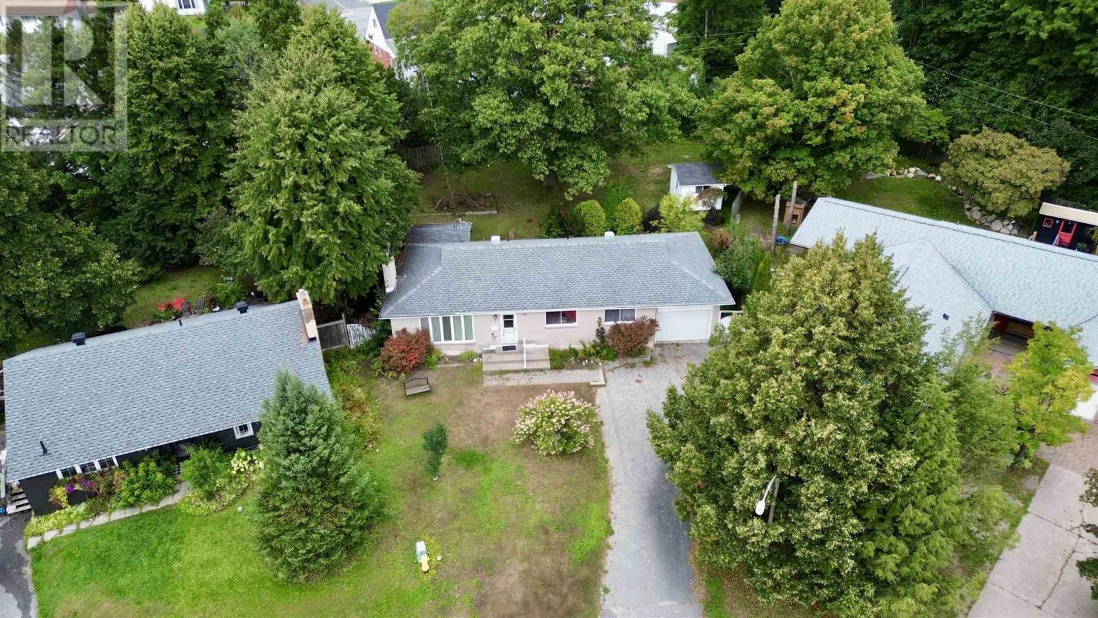 21 Bracken Pl, Elliot Lake, Ontario P5A 1L5 - Photo 2 - SM253221