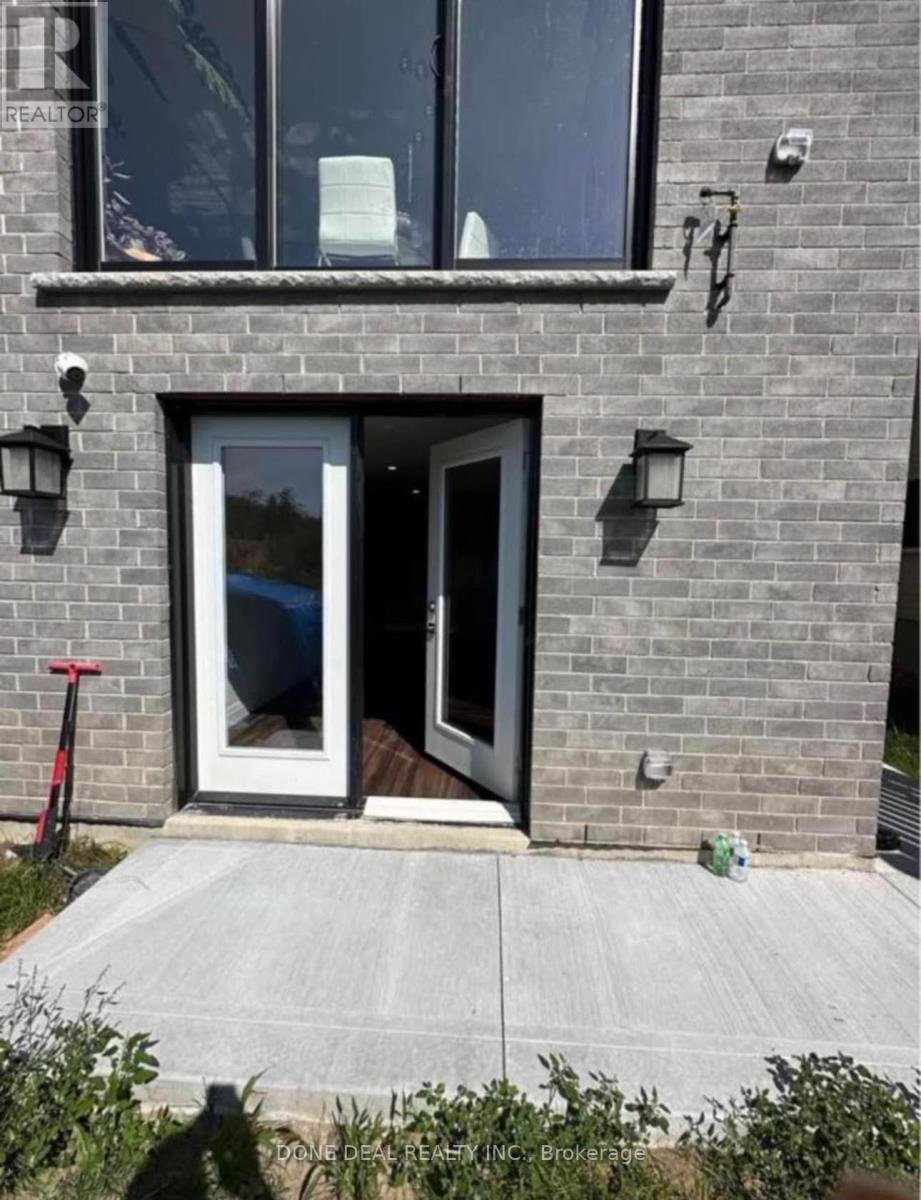 115 Pondcliffe Drive, Kitchener, Ontario  N2R 1M2 - Photo 2 - X12579504