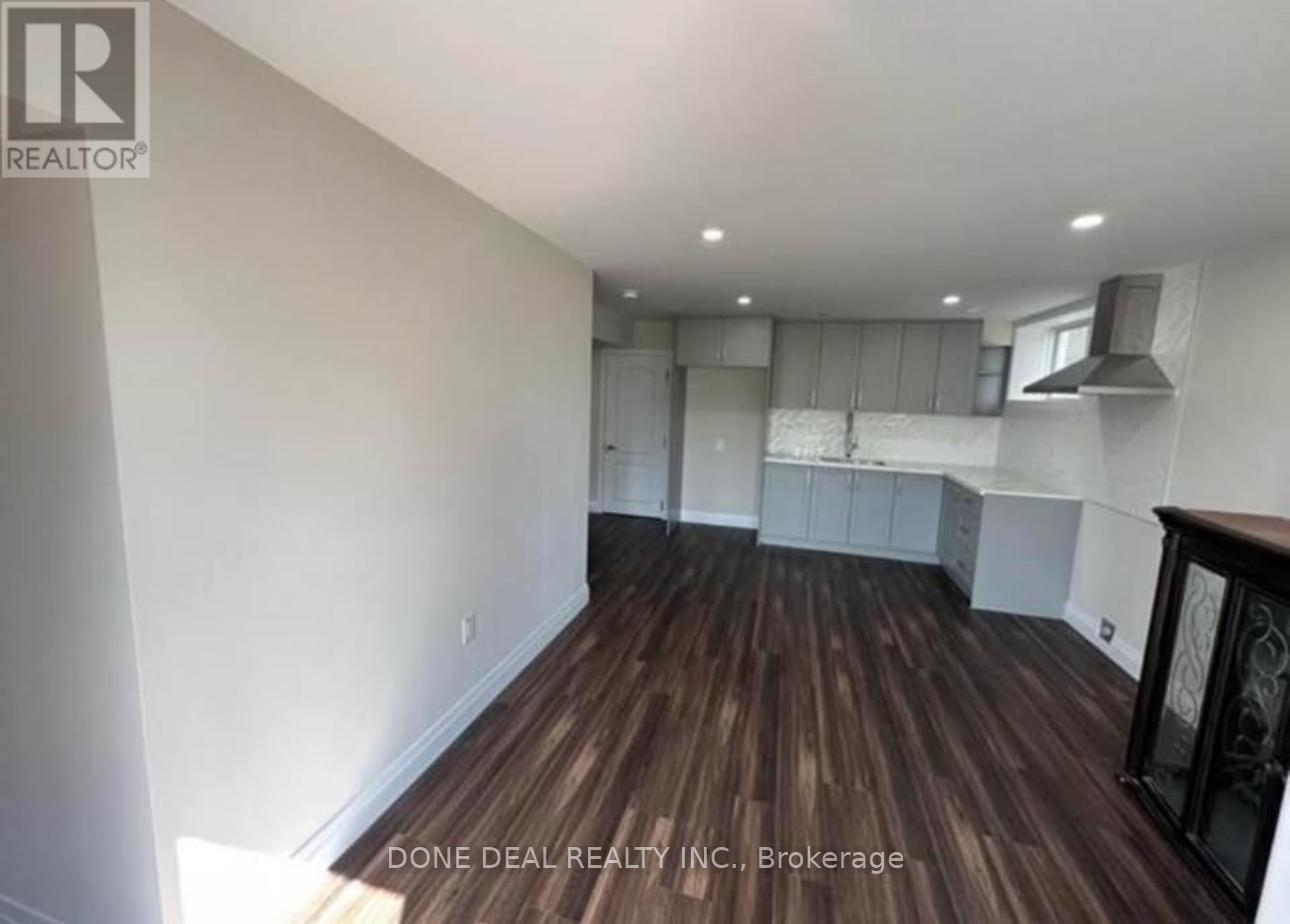 115 Pondcliffe Drive, Kitchener, Ontario  N2R 1M2 - Photo 3 - X12579504