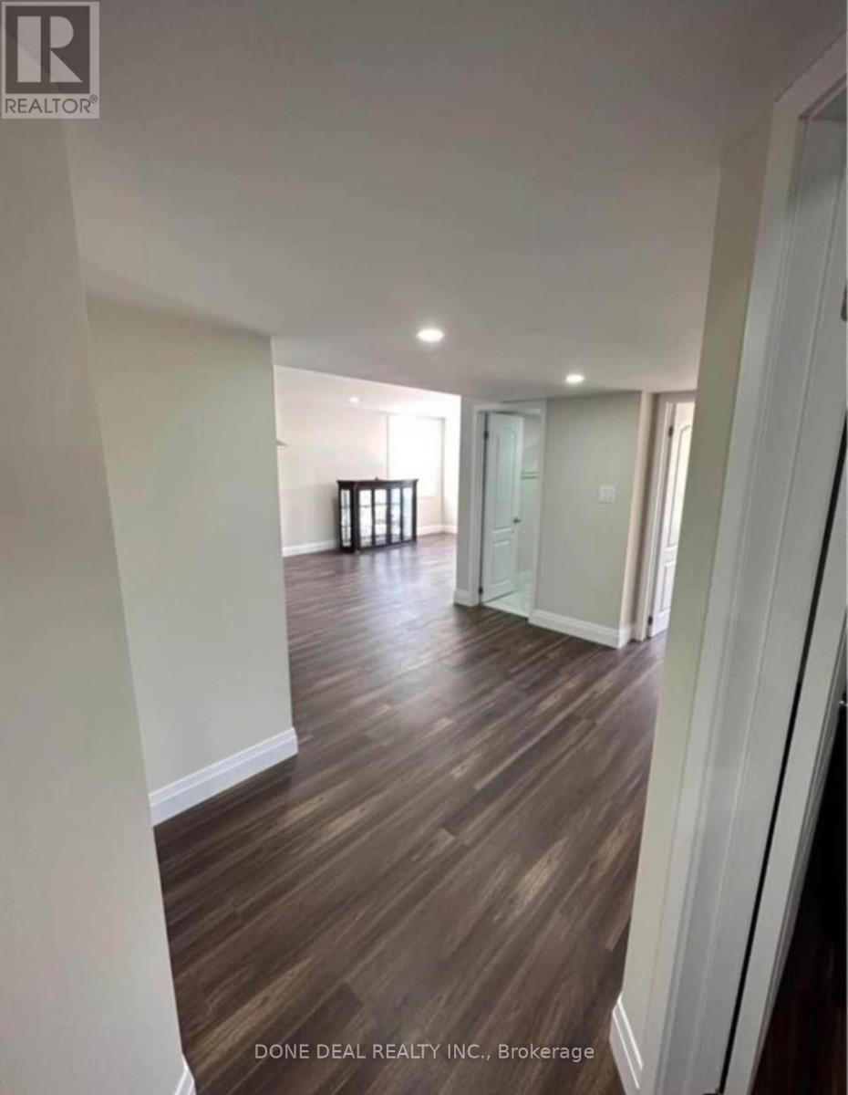 115 Pondcliffe Drive, Kitchener, Ontario  N2R 1M2 - Photo 4 - X12579504