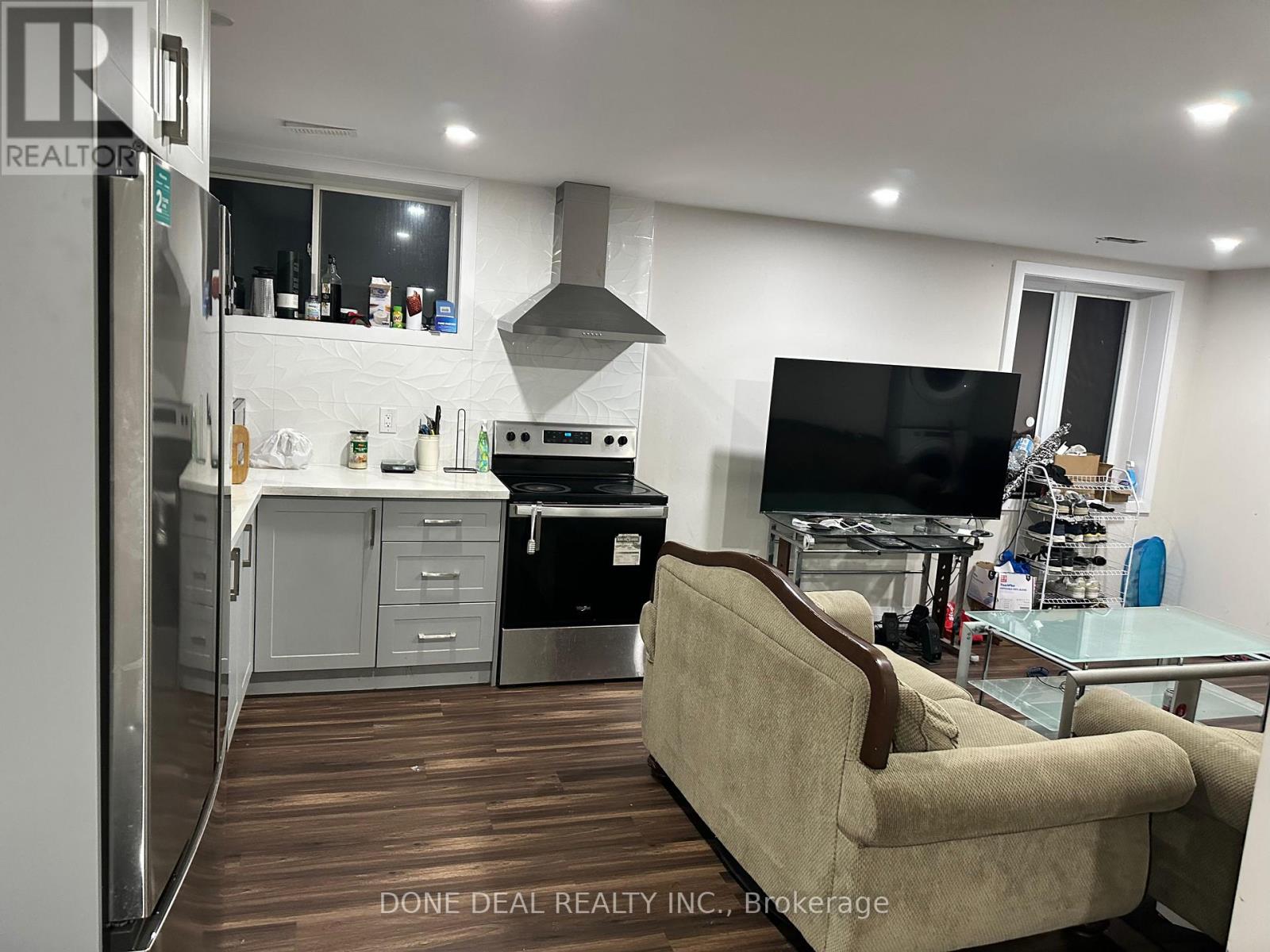 115 Pondcliffe Drive, Kitchener, Ontario  N2R 1M2 - Photo 5 - X12579504