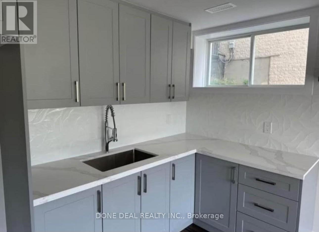 115 Pondcliffe Drive, Kitchener, Ontario  N2R 1M2 - Photo 8 - X12579504