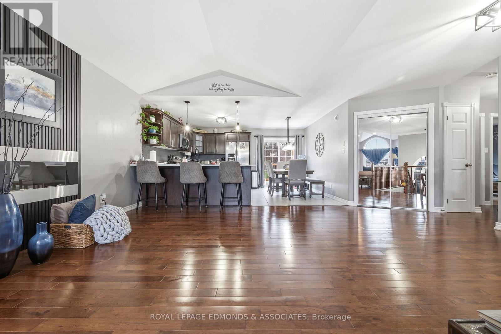 655 Fairview Avenue S, Laurentian Valley, Ontario  K8A 8N4 - Photo 11 - X12579700