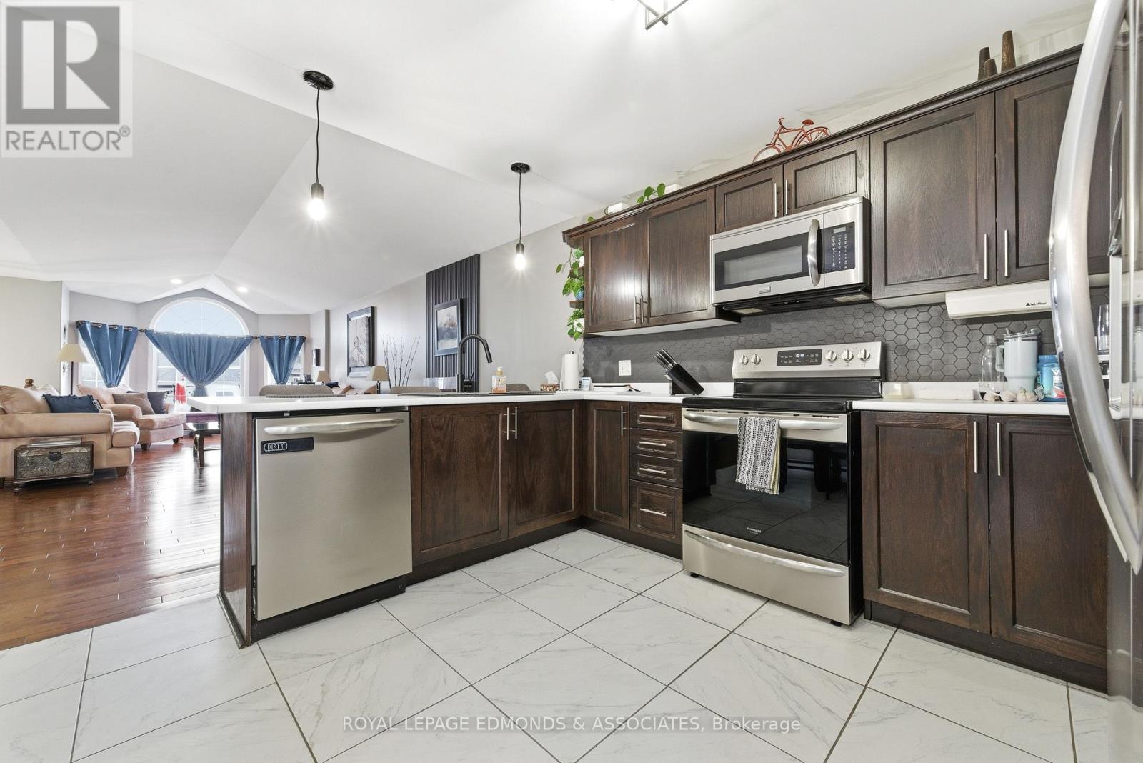 655 Fairview Avenue S, Laurentian Valley, Ontario  K8A 8N4 - Photo 13 - X12579700