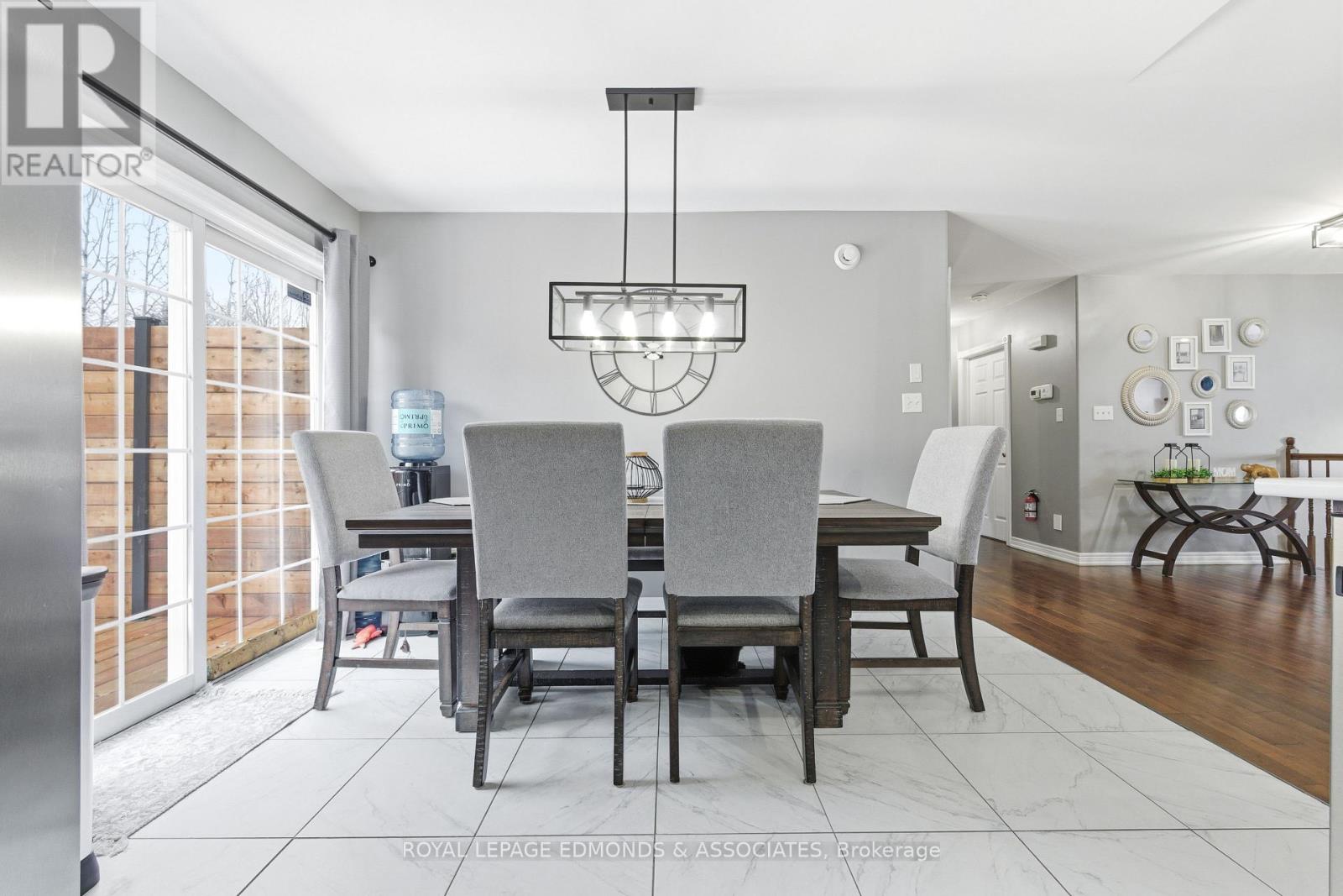 655 Fairview Avenue S, Laurentian Valley, Ontario  K8A 8N4 - Photo 15 - X12579700