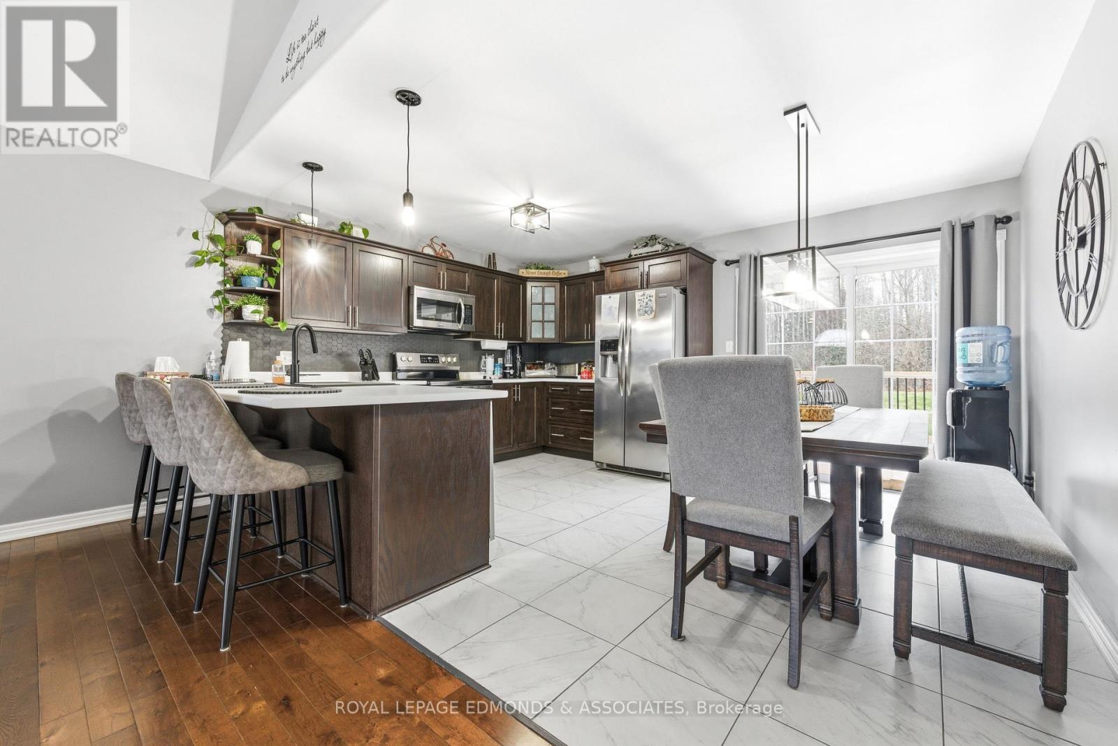 655 Fairview Avenue S, Laurentian Valley, Ontario  K8A 8N4 - Photo 16 - X12579700