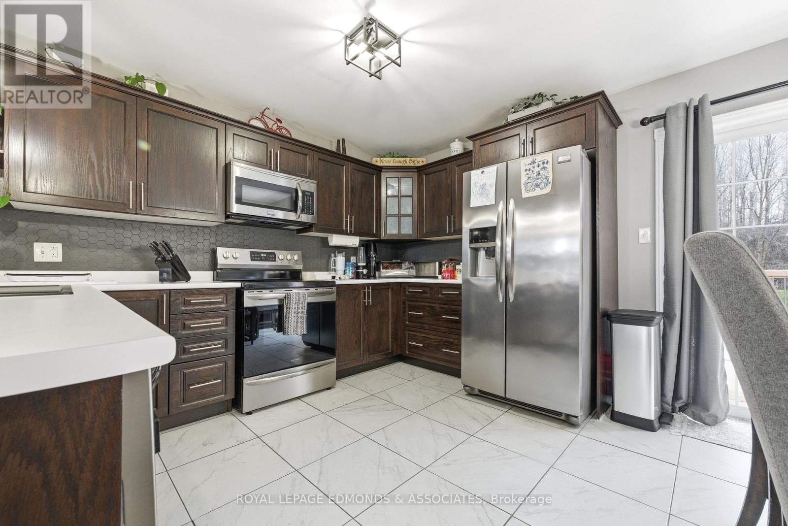 655 Fairview Avenue S, Laurentian Valley, Ontario  K8A 8N4 - Photo 17 - X12579700