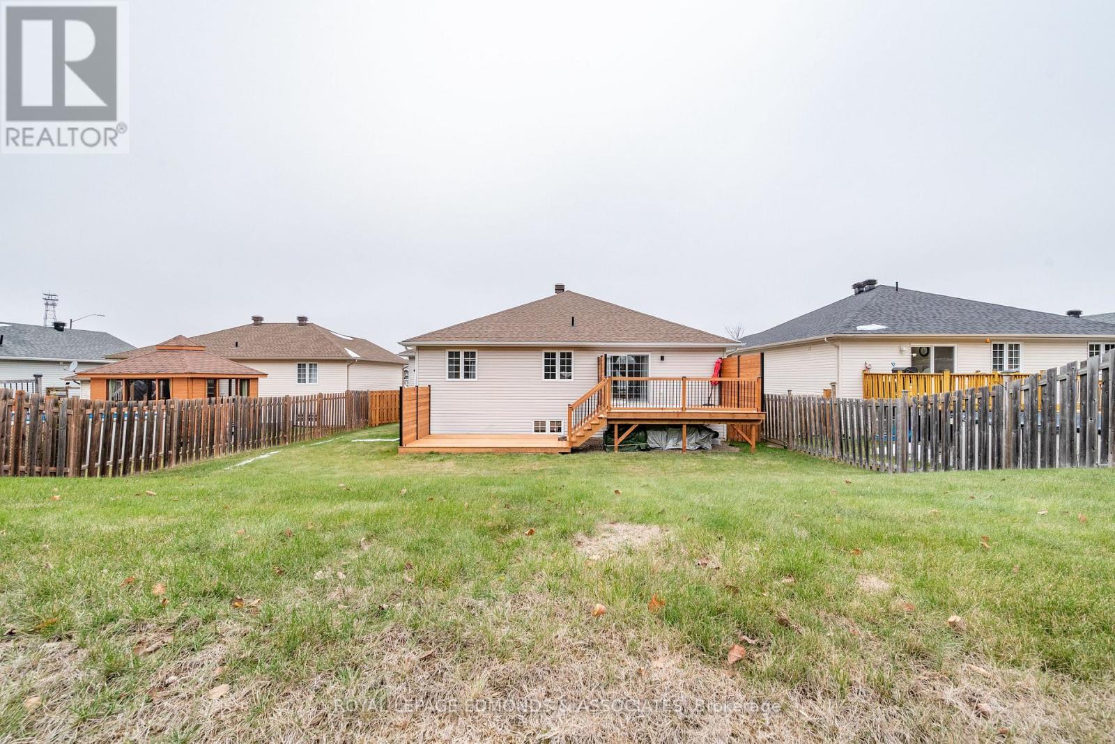 655 Fairview Avenue S, Laurentian Valley, Ontario  K8A 8N4 - Photo 30 - X12579700