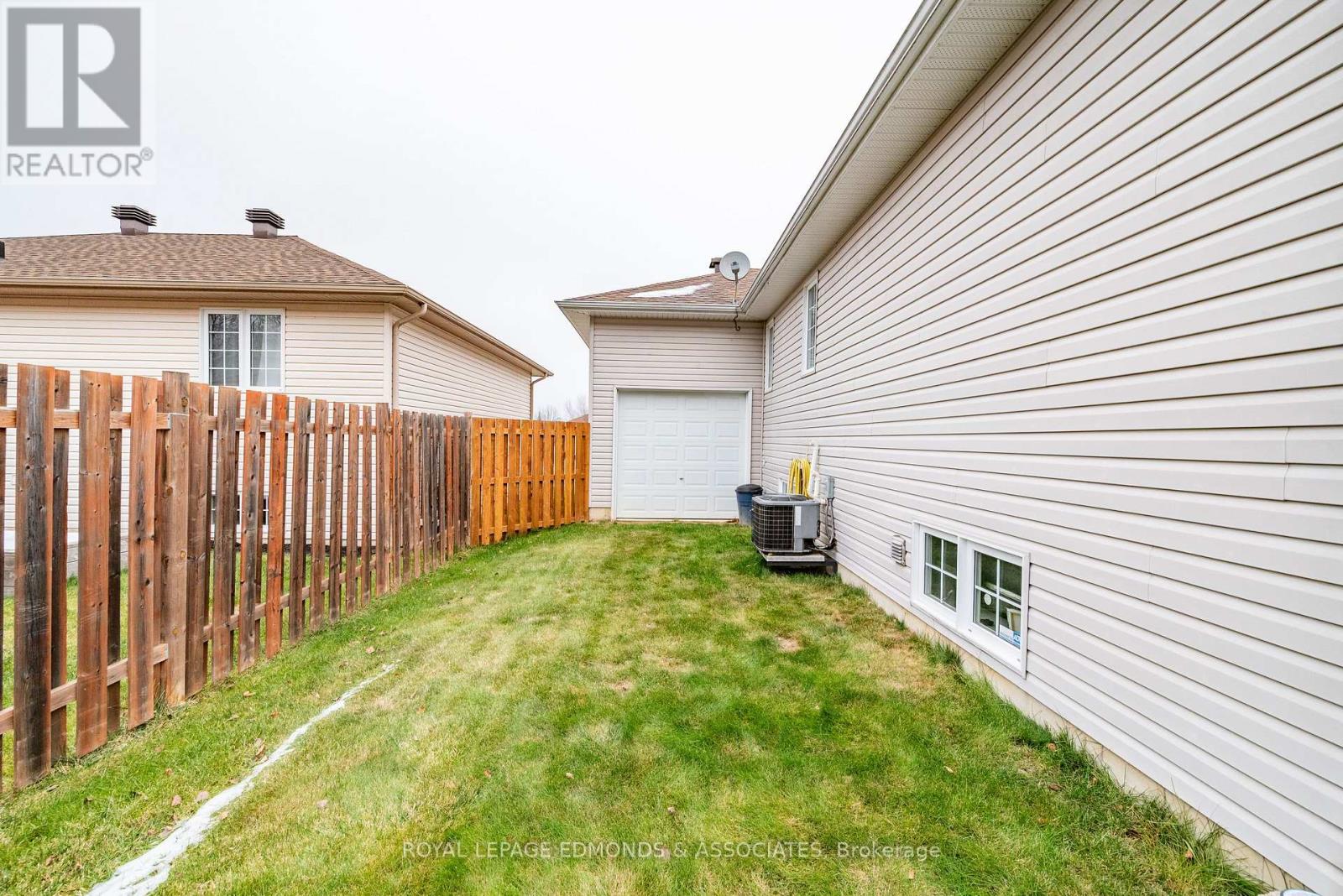 655 Fairview Avenue S, Laurentian Valley, Ontario  K8A 8N4 - Photo 31 - X12579700