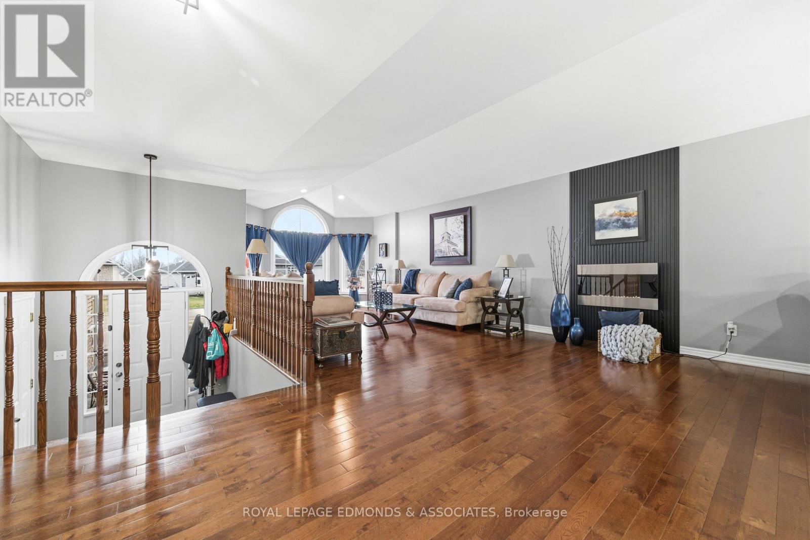 655 Fairview Avenue S, Laurentian Valley, Ontario  K8A 8N4 - Photo 5 - X12579700