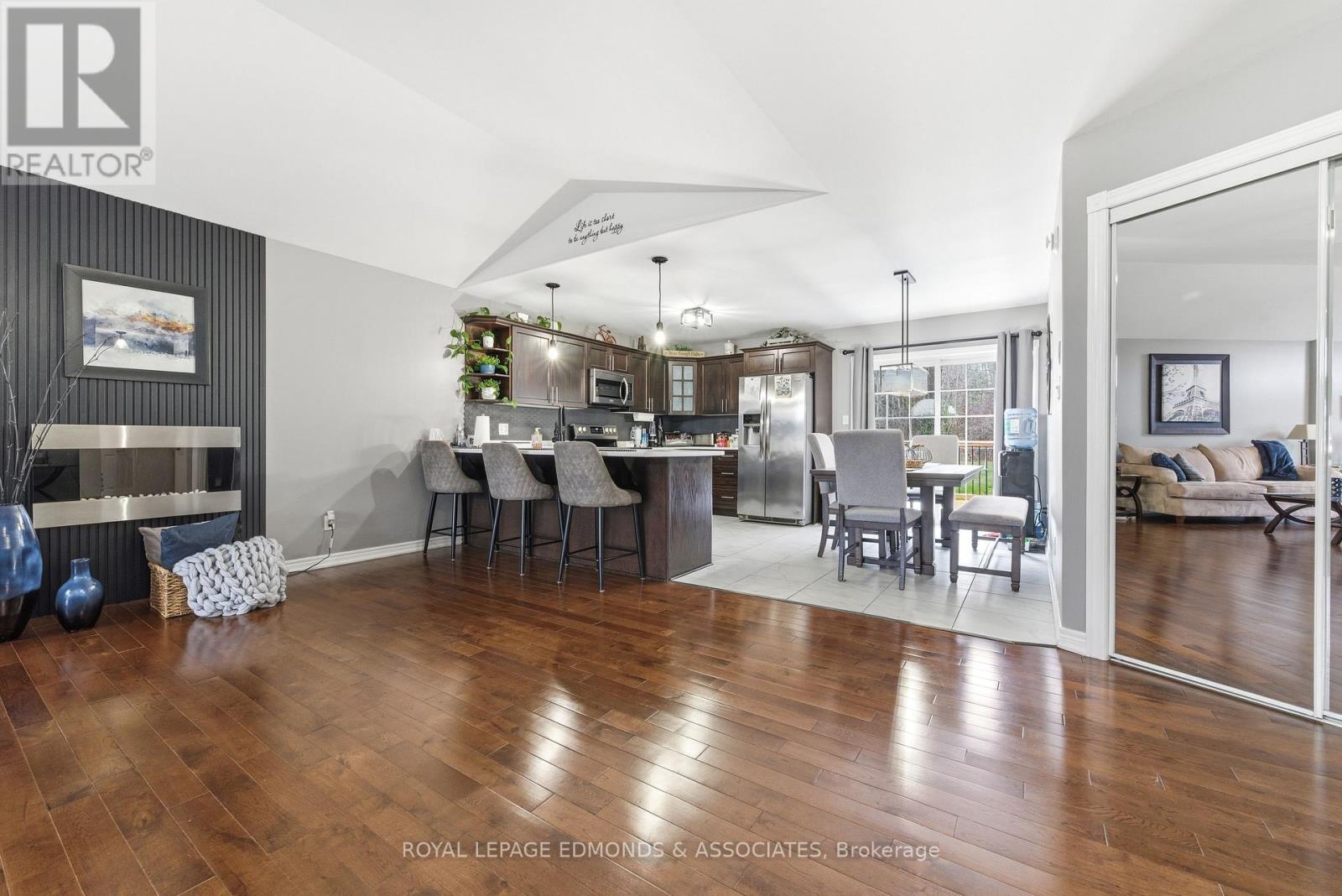 655 Fairview Avenue S, Laurentian Valley, Ontario  K8A 8N4 - Photo 6 - X12579700