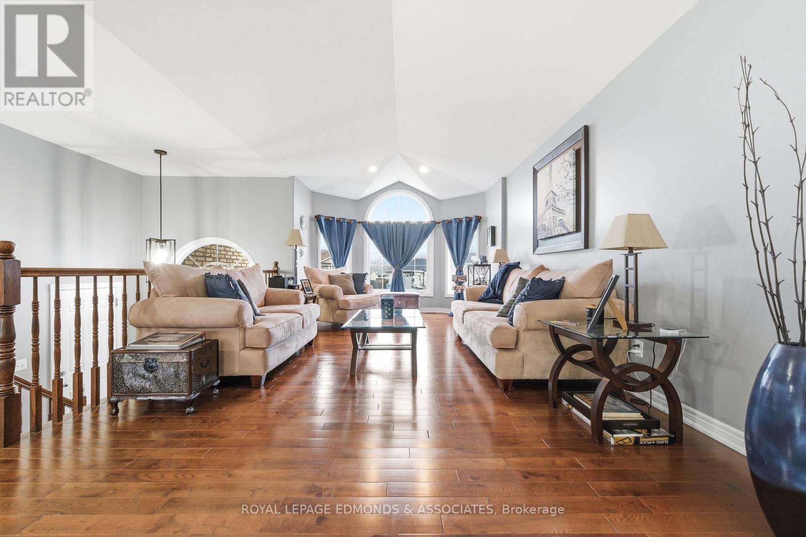 655 Fairview Avenue S, Laurentian Valley, Ontario  K8A 8N4 - Photo 7 - X12579700