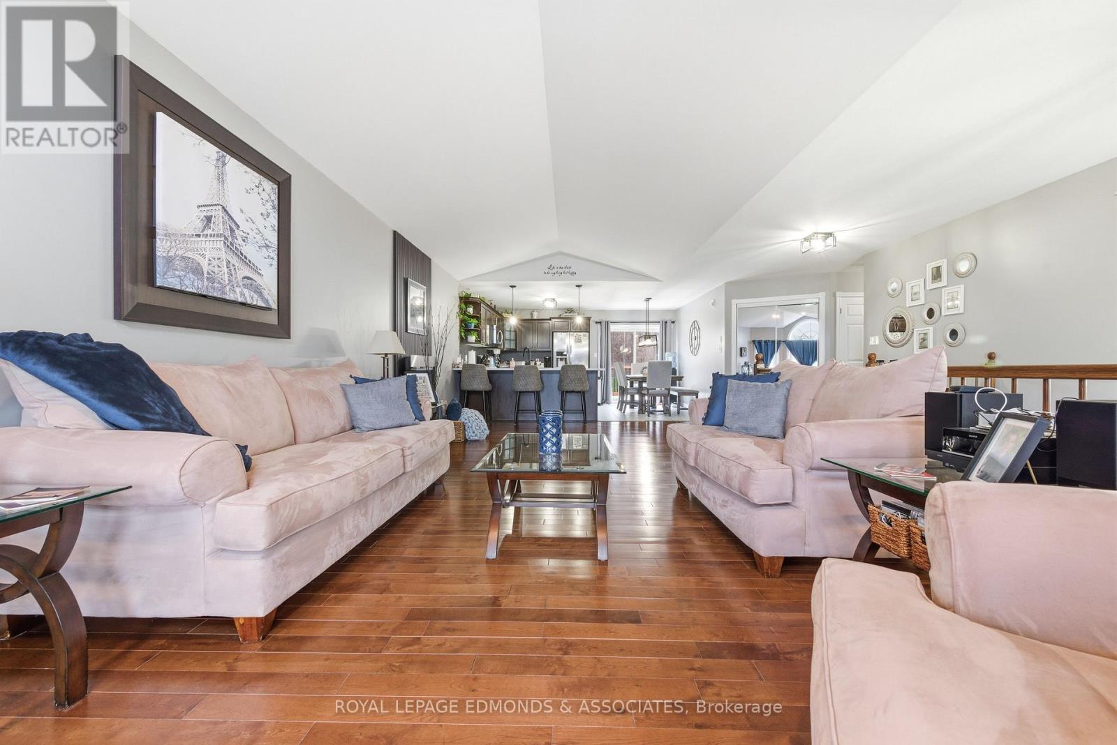 655 Fairview Avenue S, Laurentian Valley, Ontario  K8A 8N4 - Photo 9 - X12579700