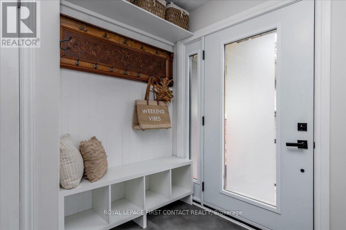 32 Springhome Road, Barrie, Ontario  L4N 2W7 - Photo 5 - S12464850