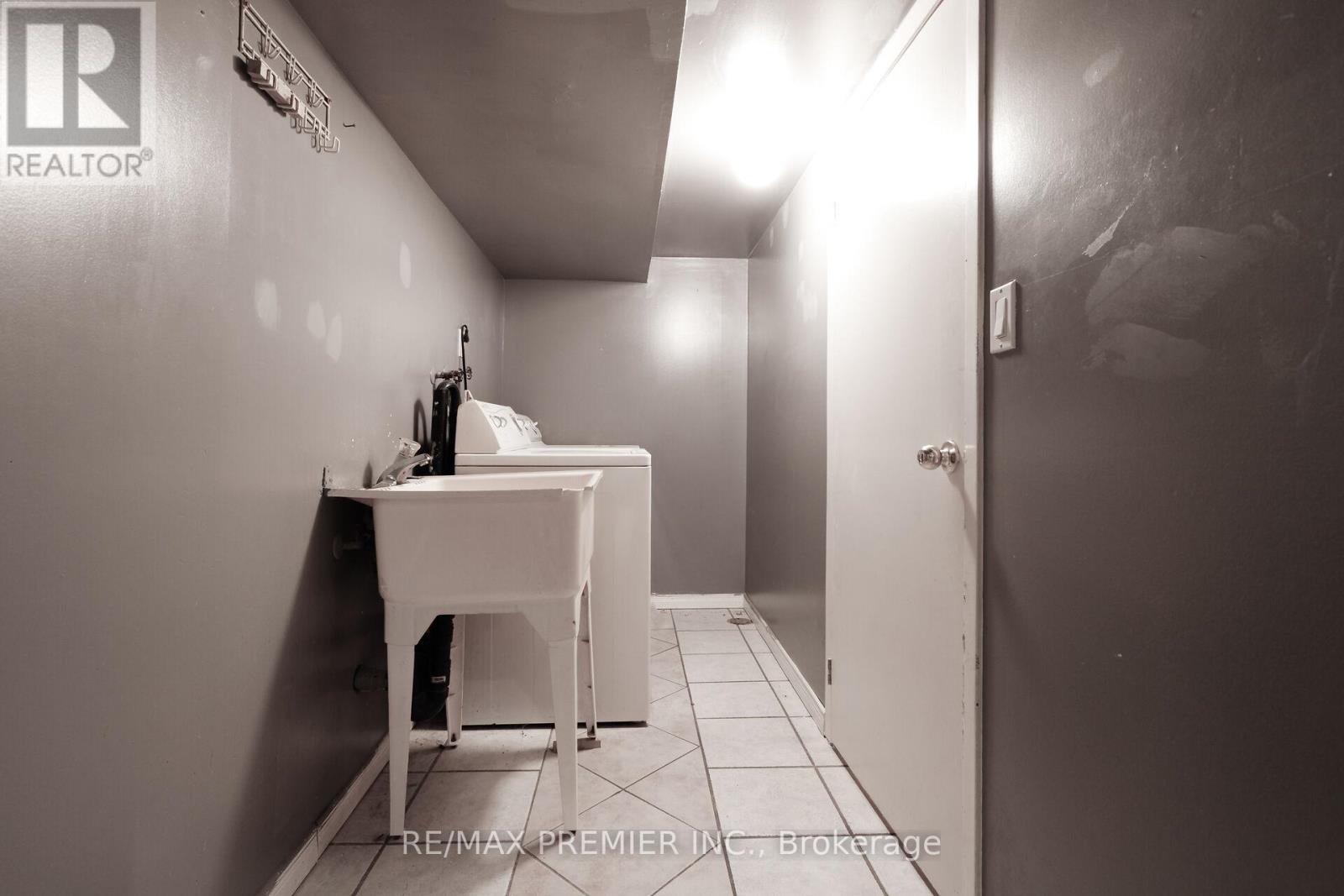 12 Annabelle Drive, Toronto, Ontario  M9V 3B6 - Photo 25 - W12562206