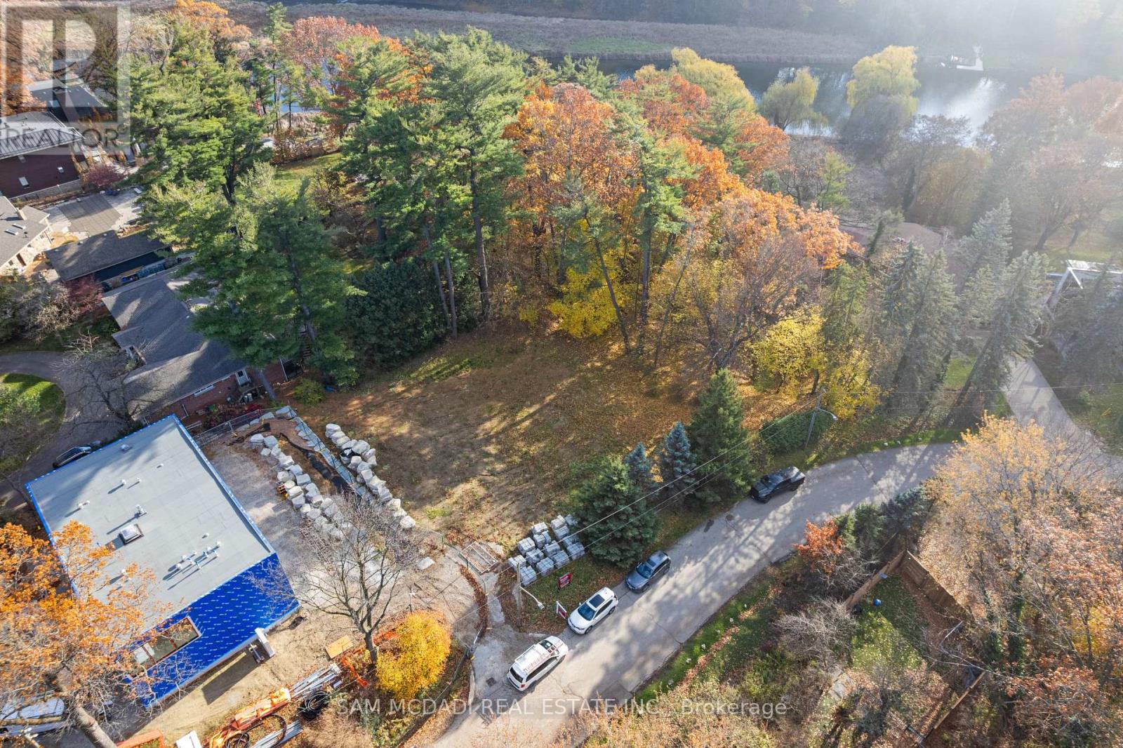 1470 Pinetree Crescent, Mississauga, Ontario  L5G 2S8 - Photo 4 - W12380098