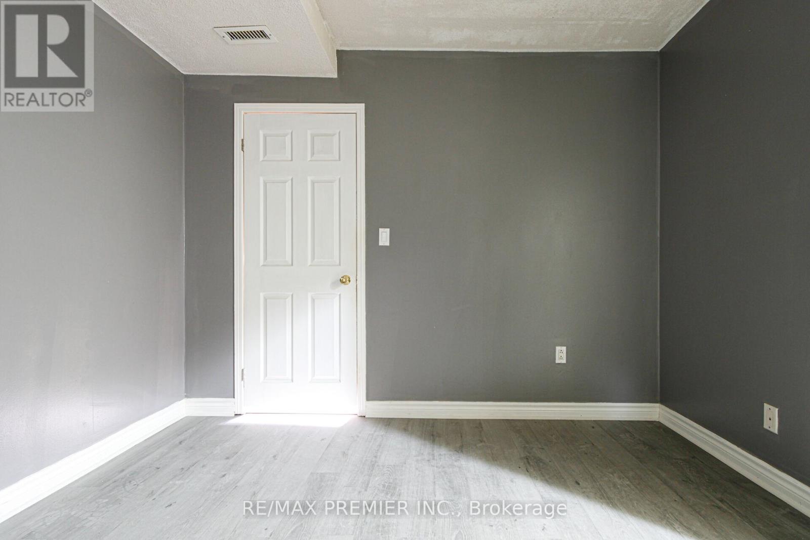 12 Annabelle Drive, Toronto, Ontario  M9V 3B6 - Photo 19 - W12562206