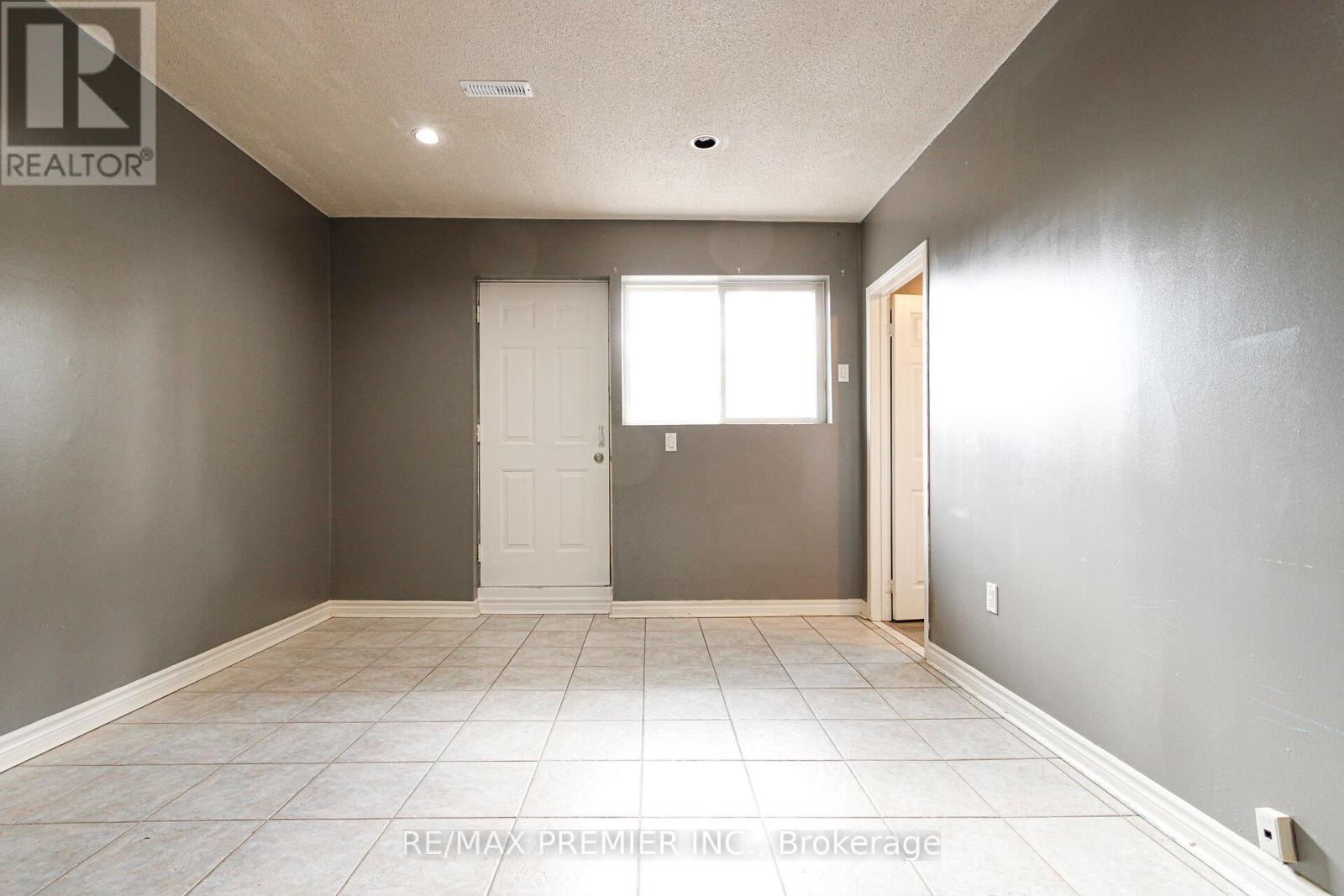 12 Annabelle Drive, Toronto, Ontario  M9V 3B6 - Photo 21 - W12562206