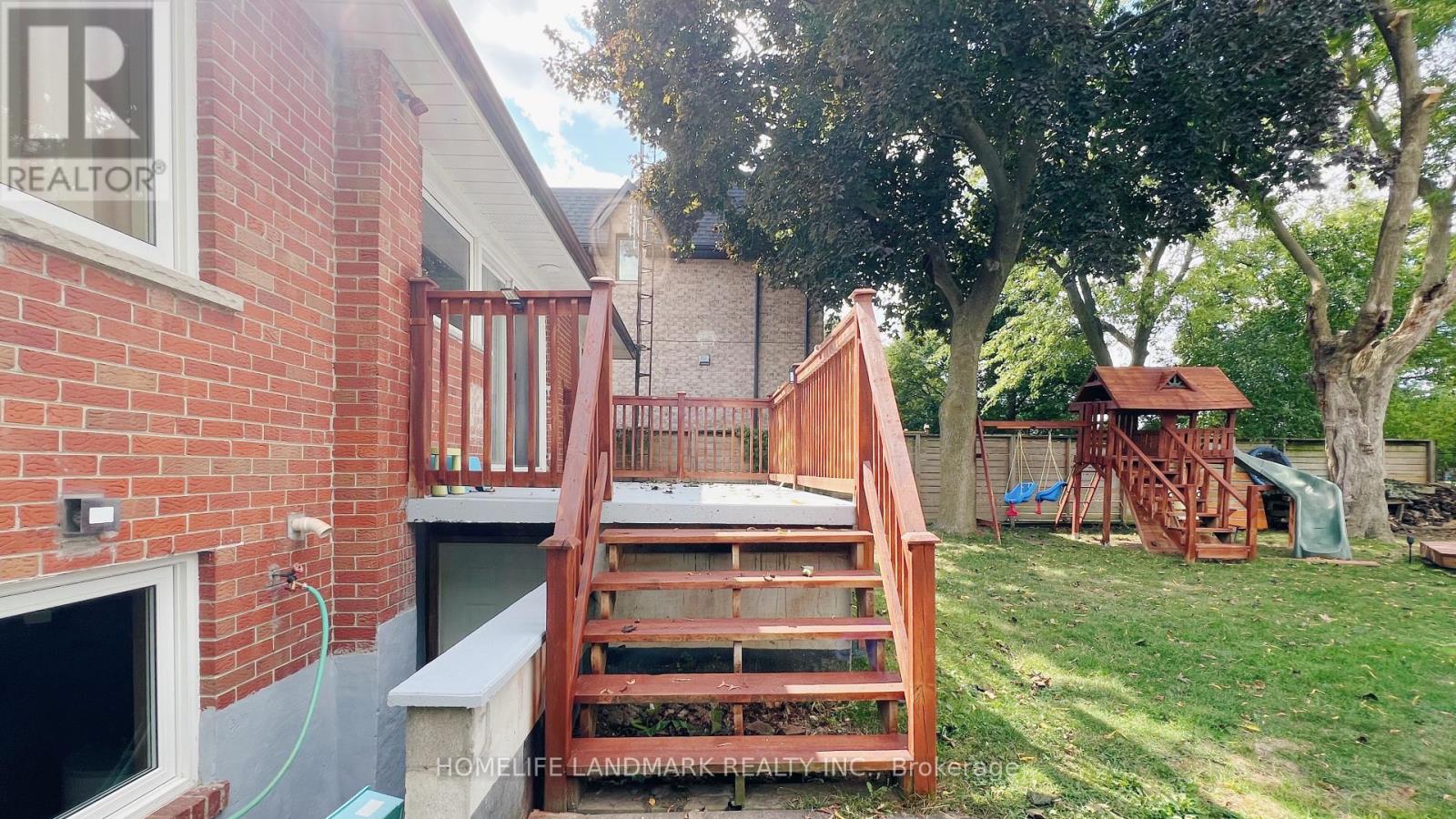 10 Silverview Drive, Toronto, Ontario  M2M 2B3 - Photo 37 - C12531052