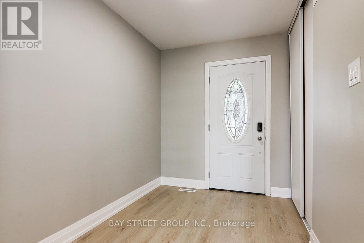 17 Newdawn Crescent, Toronto, Ontario  M1V 1J8 - Photo 2 - E12579620