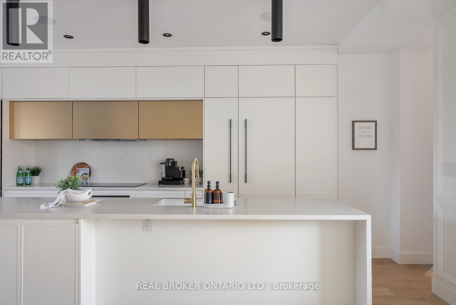 203 Oak Park Avenue, Toronto, Ontario  M4C 4N2 - Photo 11 - E12579718