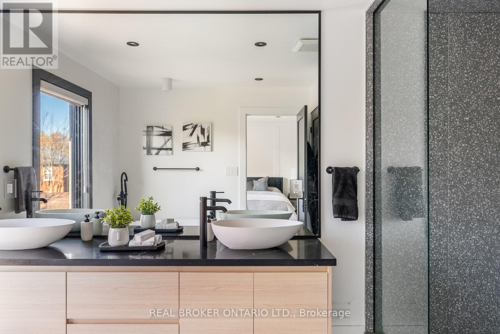 203 Oak Park Avenue, Toronto, Ontario  M4C 4N2 - Photo 20 - E12579718