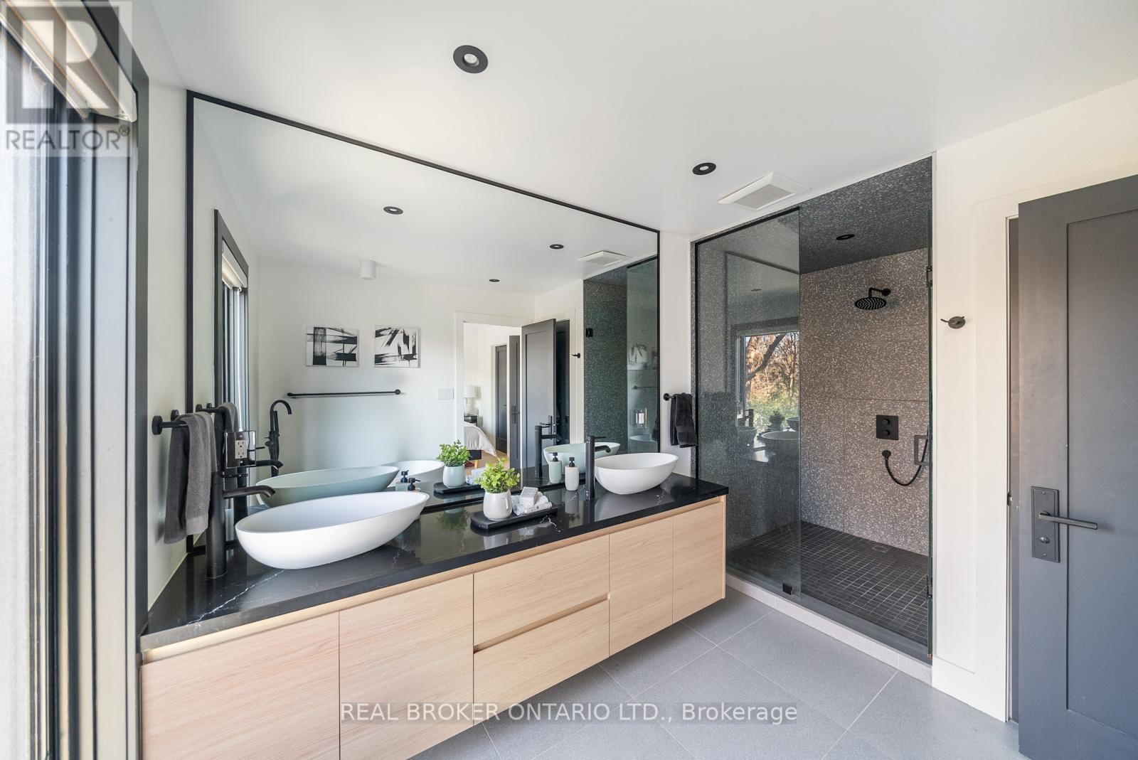 203 Oak Park Avenue, Toronto, Ontario  M4C 4N2 - Photo 22 - E12579718