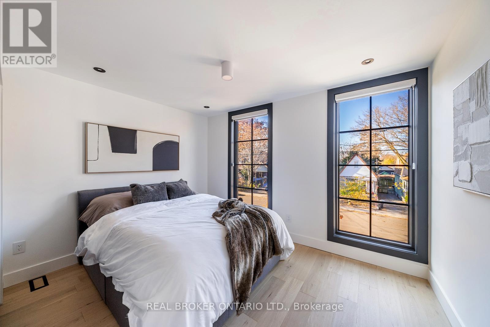 203 Oak Park Avenue, Toronto, Ontario  M4C 4N2 - Photo 23 - E12579718