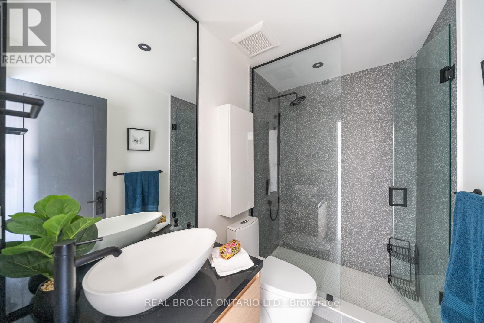 203 Oak Park Avenue, Toronto, Ontario  M4C 4N2 - Photo 25 - E12579718