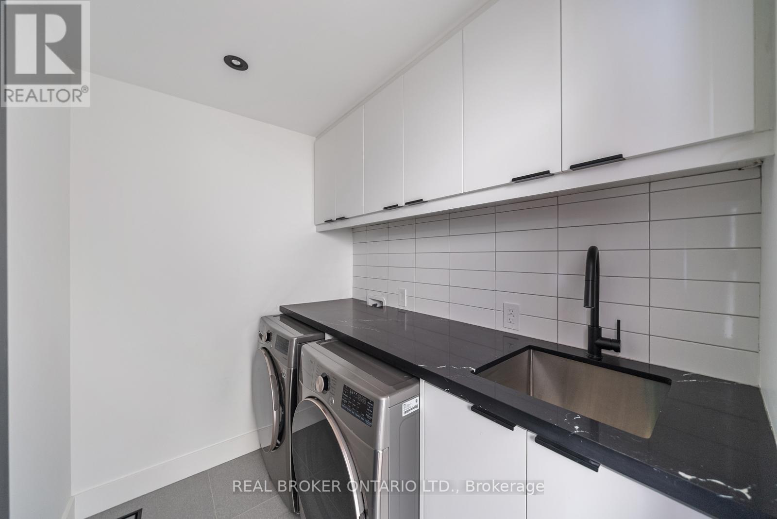 203 Oak Park Avenue, Toronto, Ontario  M4C 4N2 - Photo 26 - E12579718