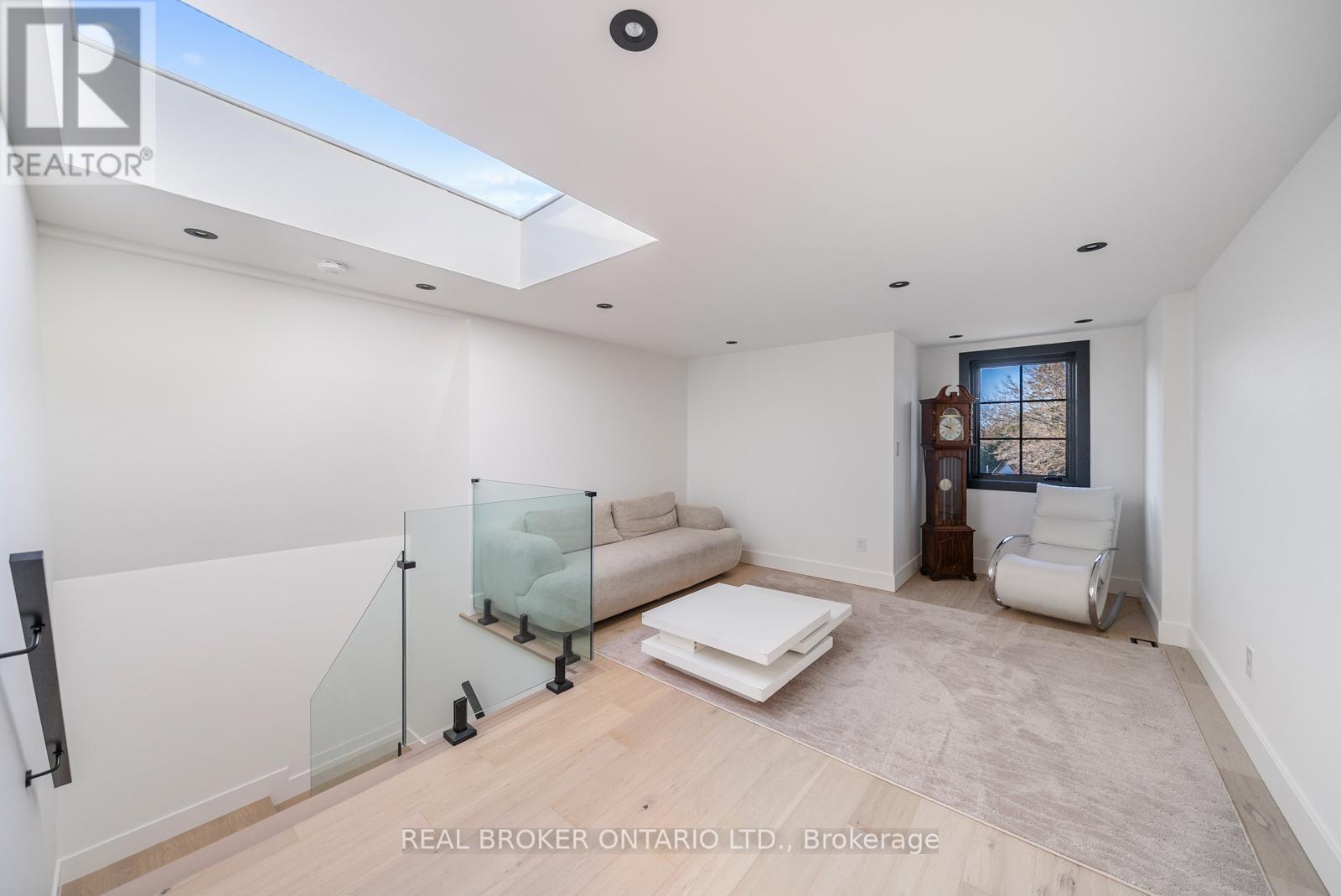 203 Oak Park Avenue, Toronto, Ontario  M4C 4N2 - Photo 27 - E12579718