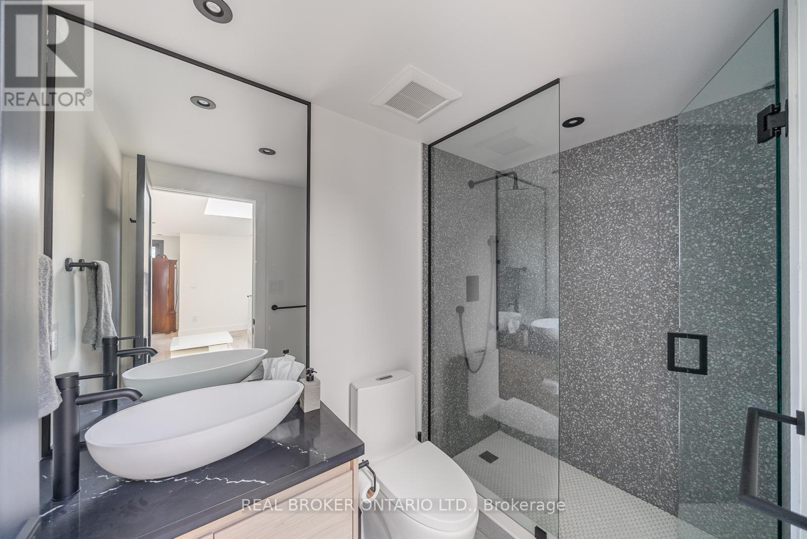 203 Oak Park Avenue, Toronto, Ontario  M4C 4N2 - Photo 29 - E12579718