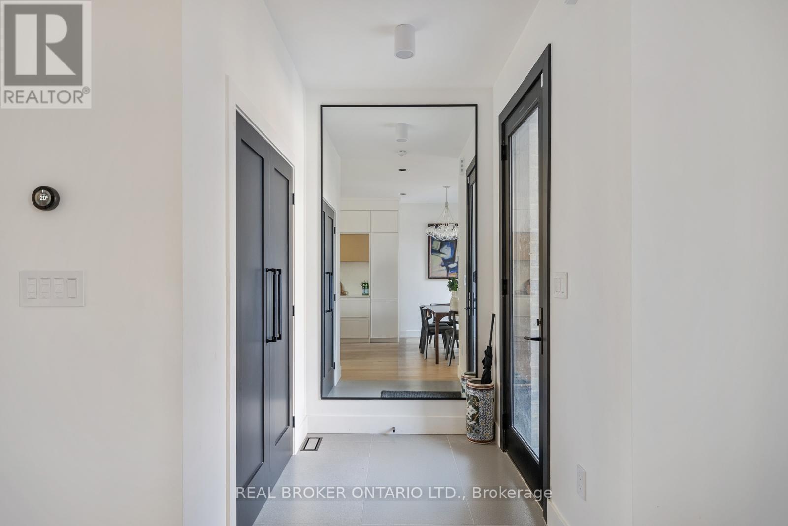 203 Oak Park Avenue, Toronto, Ontario  M4C 4N2 - Photo 3 - E12579718