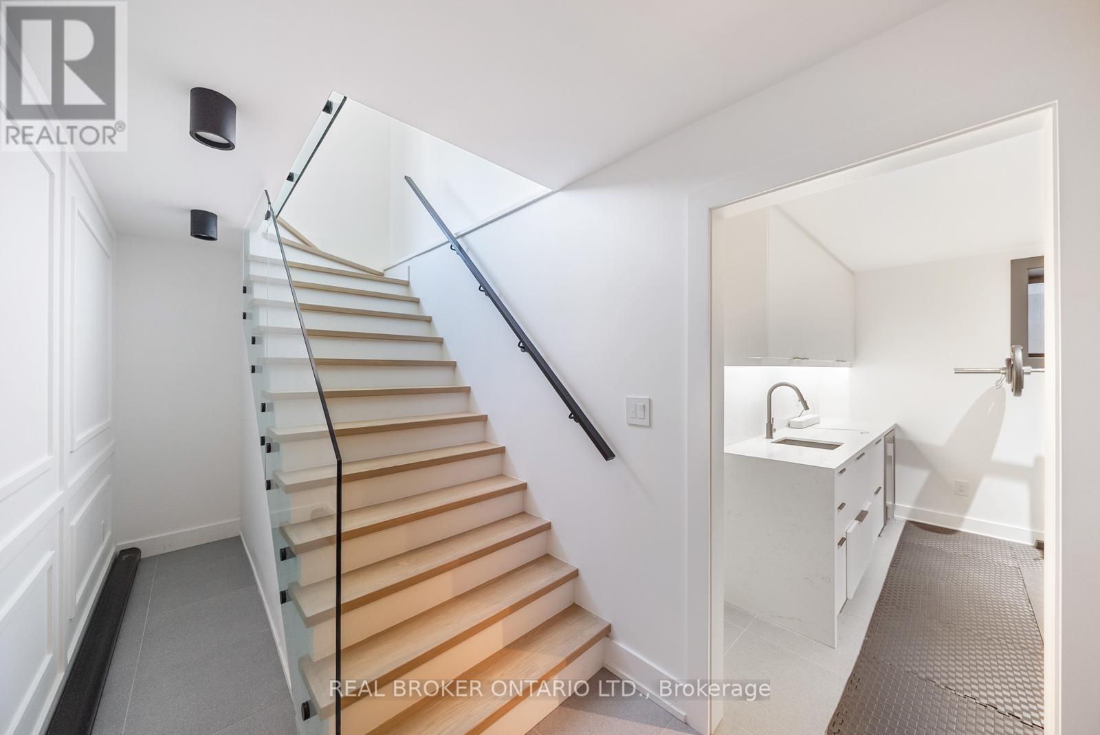 203 Oak Park Avenue, Toronto, Ontario  M4C 4N2 - Photo 31 - E12579718