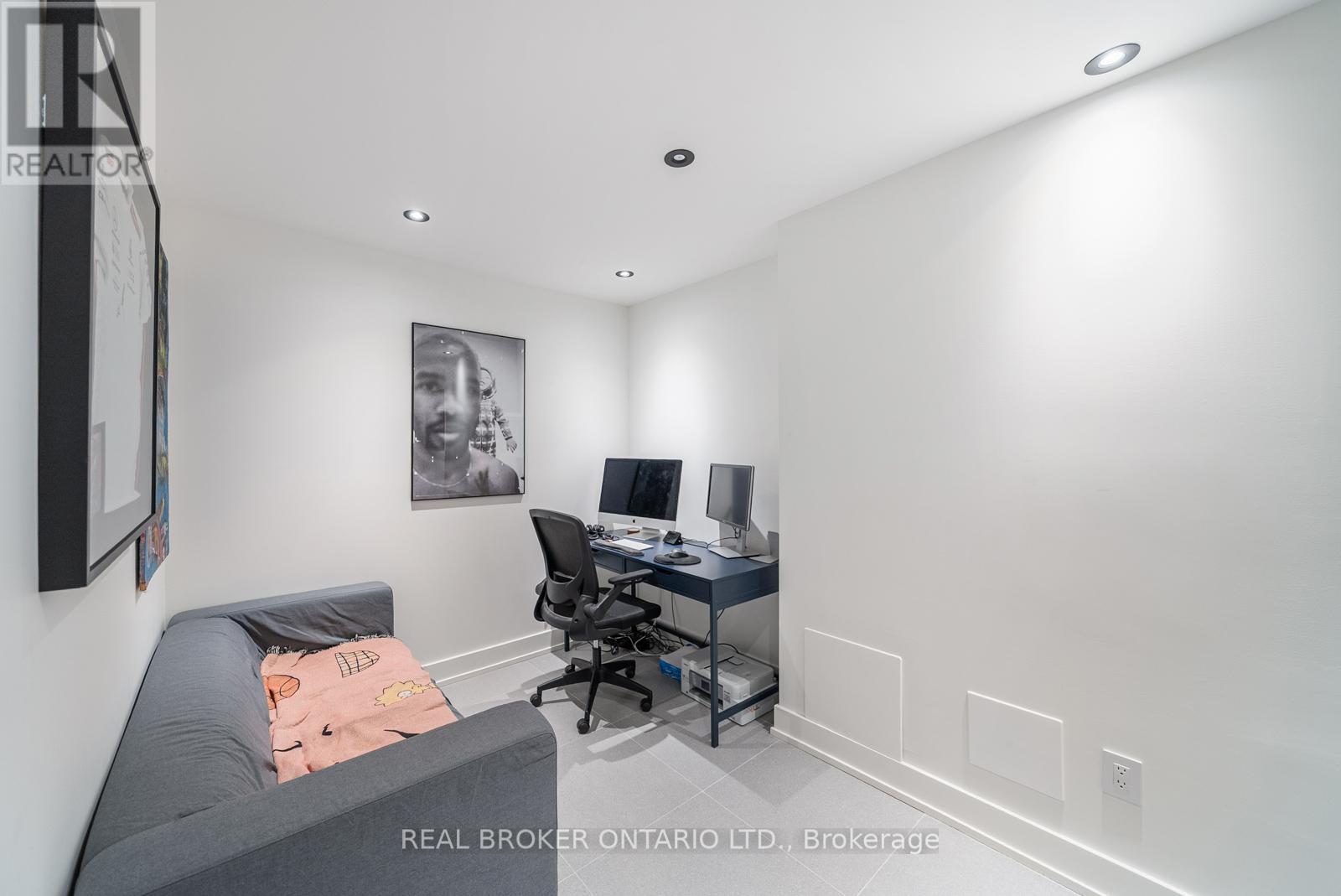 203 Oak Park Avenue, Toronto, Ontario  M4C 4N2 - Photo 33 - E12579718