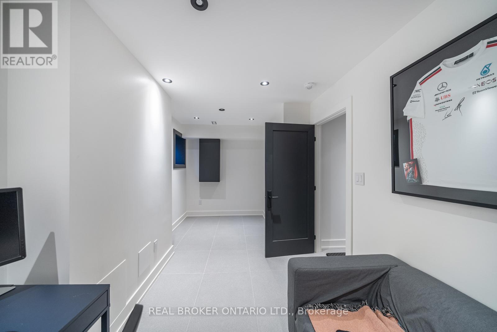 203 Oak Park Avenue, Toronto, Ontario  M4C 4N2 - Photo 34 - E12579718