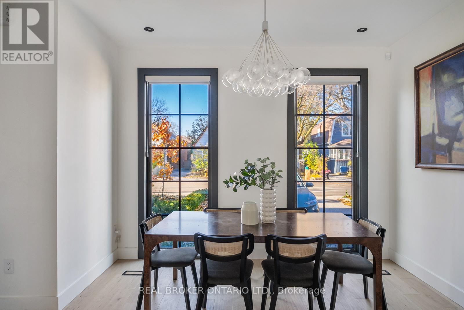 203 Oak Park Avenue, Toronto, Ontario  M4C 4N2 - Photo 4 - E12579718