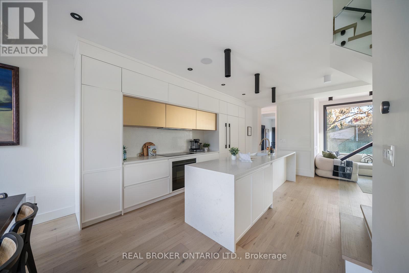 203 Oak Park Avenue, Toronto, Ontario  M4C 4N2 - Photo 7 - E12579718