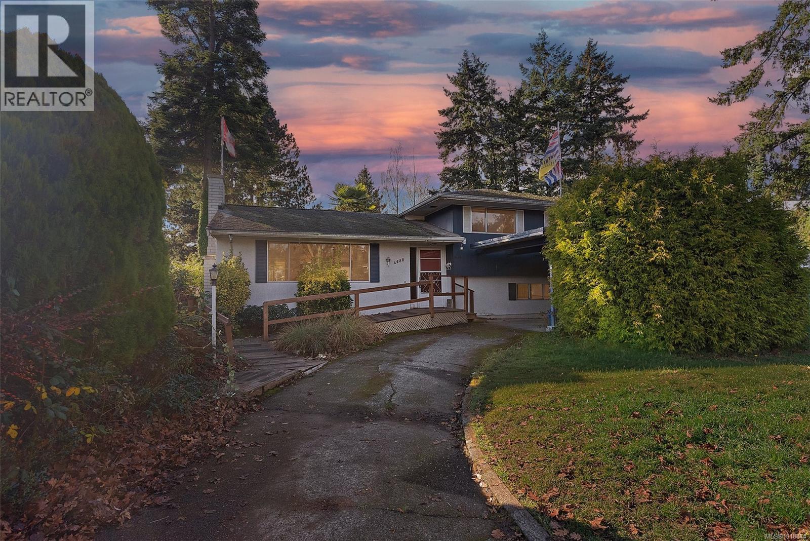 4088 Cedar Hill Cross Rd, Saanich, British Columbia  V8X 2J3 - Photo 1 - 1018844