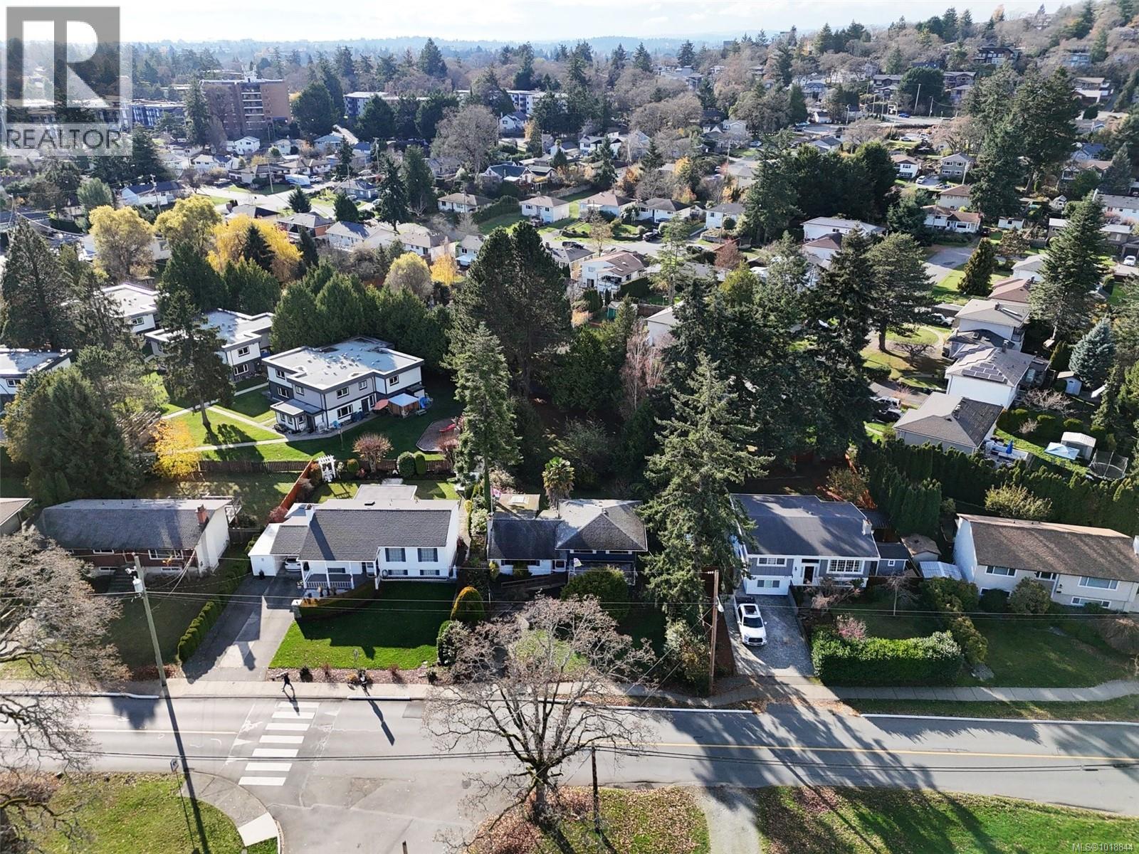 4088 Cedar Hill Cross Rd, Saanich, British Columbia  V8X 2J3 - Photo 35 - 1018844